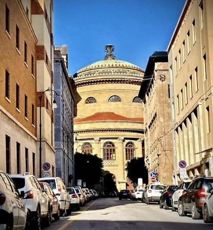 Un Raggio Di Sole Al Massimo Apartment Палермо Екстериор снимка